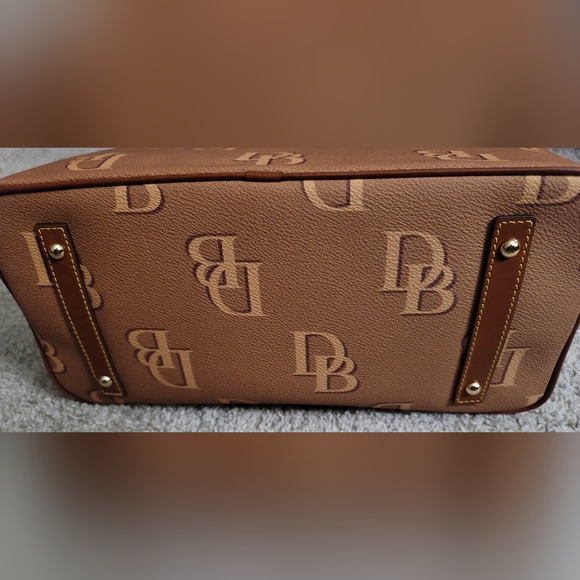 (NWT) Dooney and Bourke large tote with wallet and 24k gold plated DB hardware - Picture 16 of 16